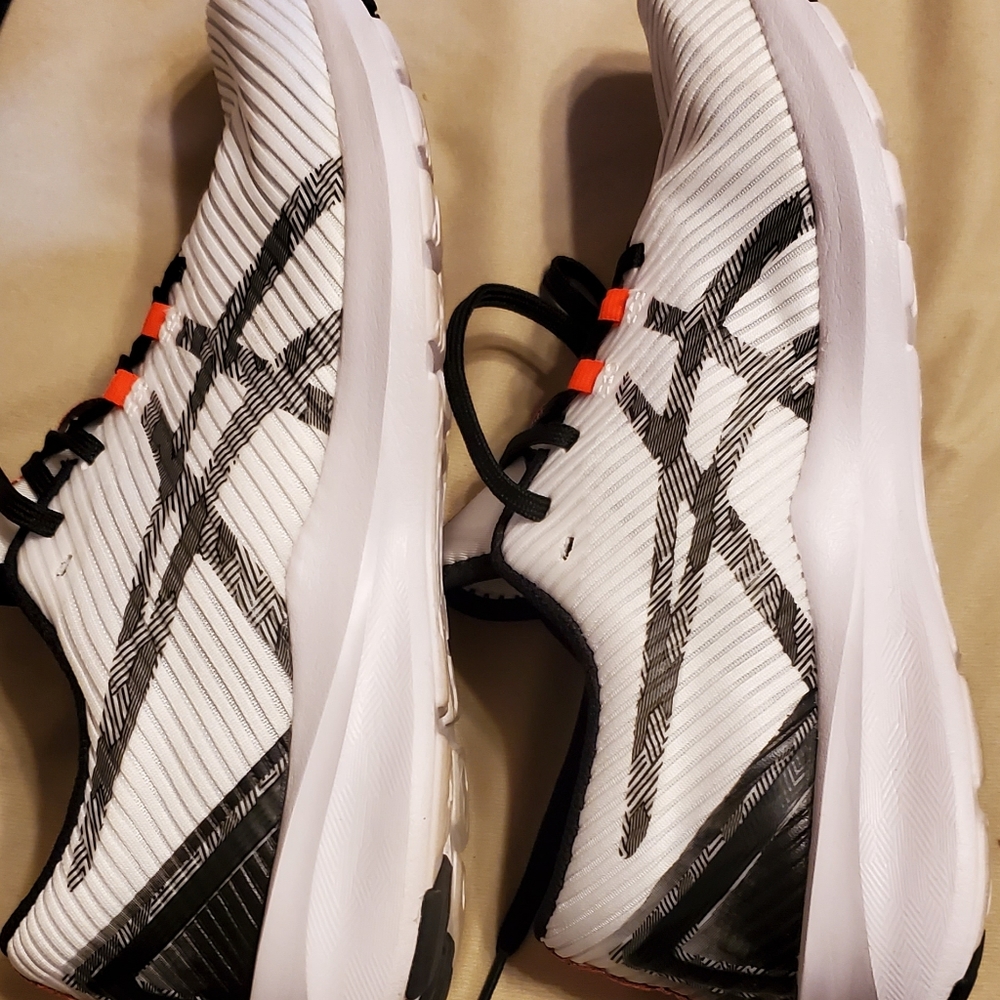 Womens Asics Running Shoe 8.5